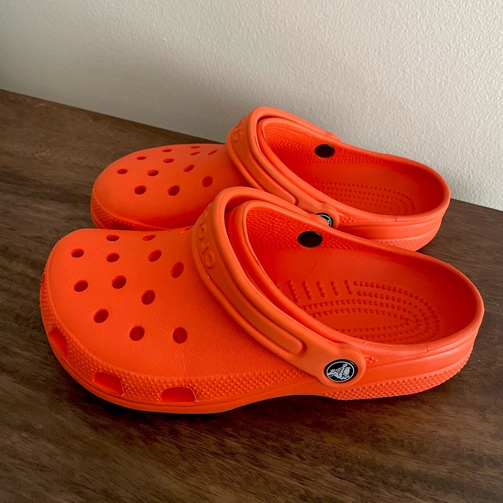 CROCS (ORANGE) SIZE W8/M6
